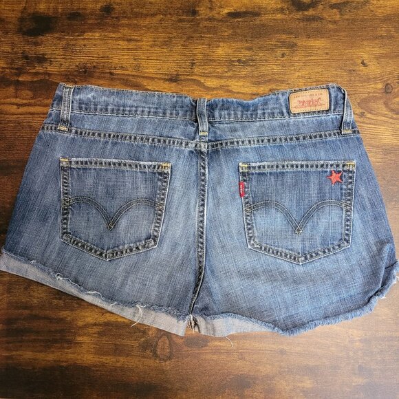 Vtg Levi's Shorts Size 32 in Mid Rise Boyfriend Cuffed Raw Hem Star Embroidered - Picture 1 of 8